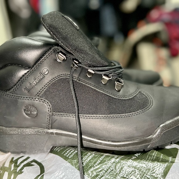Timberland field boots like new. Front has some creasing from laying around.